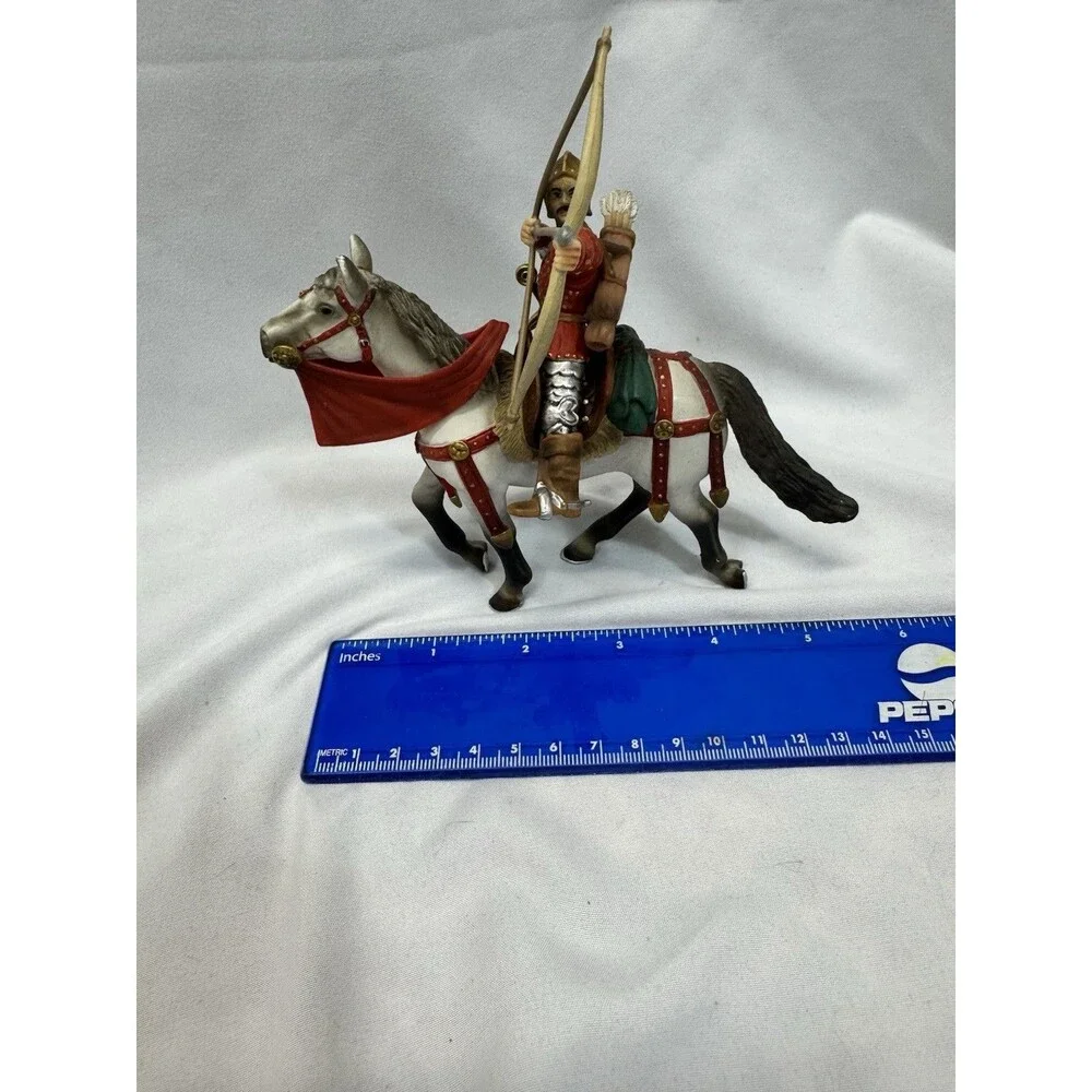 Schleich Ritter Red Mounted Archer Knight on Horse 70030 Figure Retired Germany